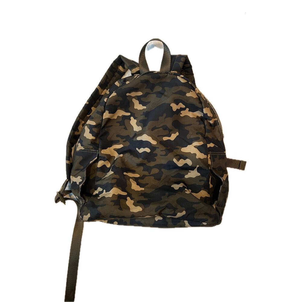 Isaac Mizrahi New York Camo Backpack. 26L